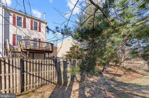 7449 Duddington Dr, Alexandria VA 22315-3849 exterior