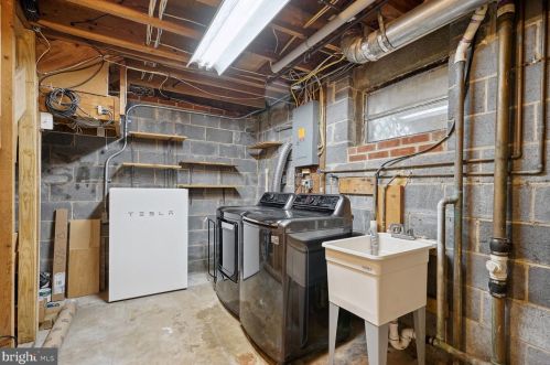 5602 Justis Pl, Alexandria VA 22310-1325 exterior