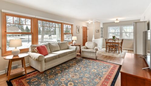 7113 Longacre Rd, Milwaukee, WI 53217-3818