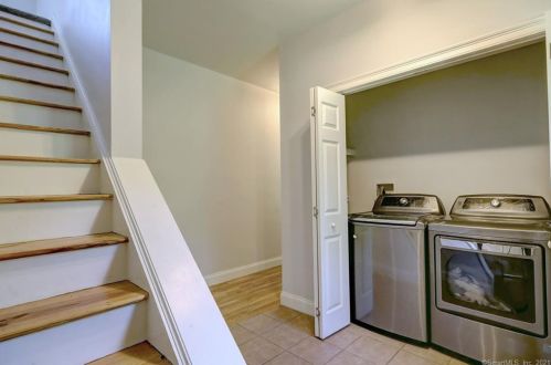 328 Southbury Rd, Roxbury CT 06783-1723 exterior