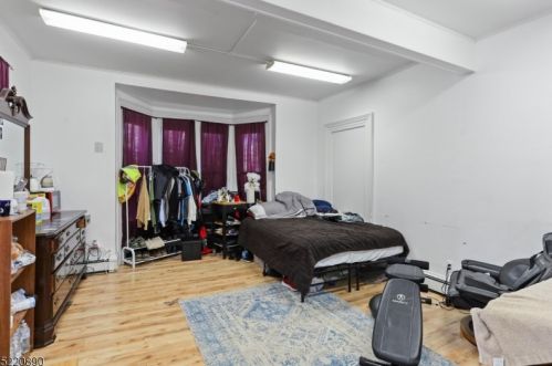 275 Main St, Chester NJ 07930-2551 exterior