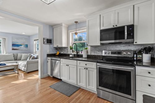 96 Newton St, Portland, ME 04103-1525