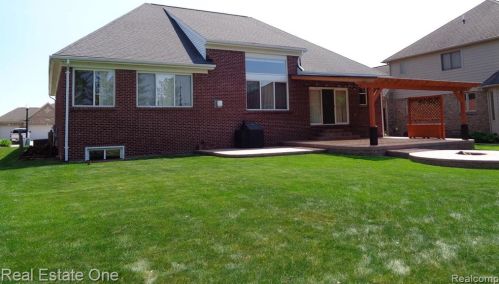 50153 Aldwych St, Macomb Township MI  48044-1126 exterior