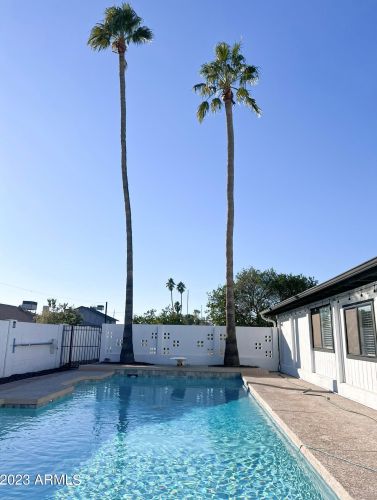 4201 Acoma Dr, Phoenix AZ  85032-4707 exterior