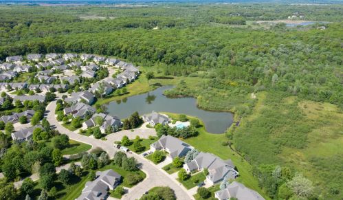 8690 Oakland Hl Cir, Kalamazoo MI 49024-5298 exterior