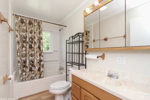 25 Della St, Bull Valley IL 60014-4914 exterior