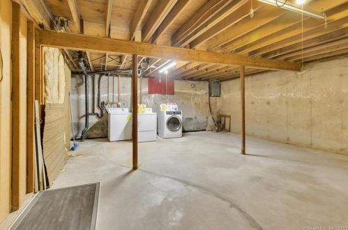 156 Avery St, Manchester CT 06042-1756 exterior