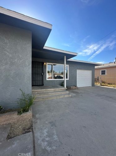 1723 Melody Ln, Bakersfield CA 93308-2224 exterior