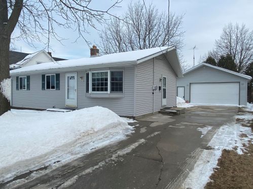 3201 Mero St, Manitowoc WI 54220-4342 exterior