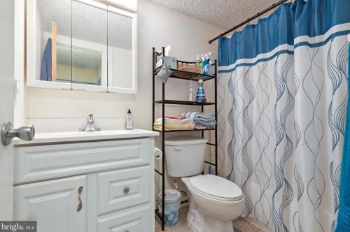 2051 Jason Dr, Huntingdon Valley PA 19006-1737 exterior