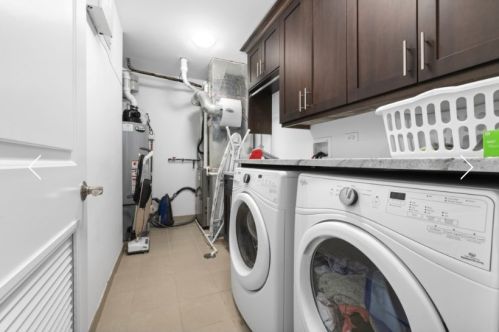 1324 Grand Ave, Chicago IL  60642-6443 exterior