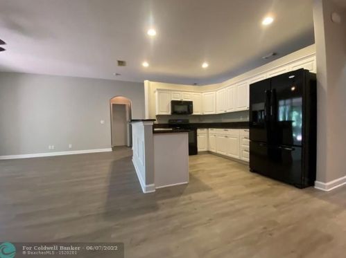 2341 Gillette Ave, Fort Pierce FL  34952-7433 exterior