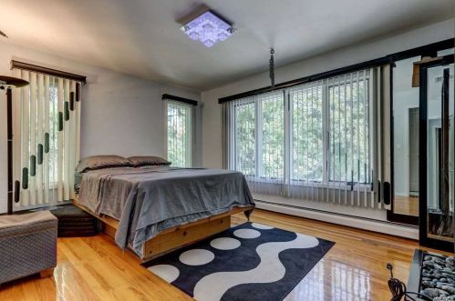 71 Euclid St, Valley Stream NY 11580-4148 exterior