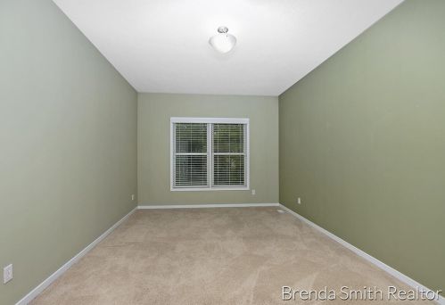 1056 Kensington St, Grand Rapids MI 49534-2179 exterior