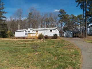 3327 Roundcliff Dr, Concord NC  28025-6601 exterior