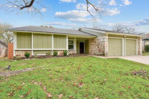 8207 Dixon Dr, Austin TX  78745-7505 exterior
