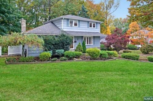 122 Armour Rd, Mahwah, NJ 07430-1911