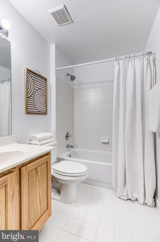 213 Creek Valley Ln, Rockville MD  20850-5603 exterior