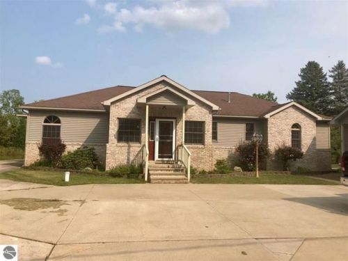 674 Point Dr, Clare MI  48617-8912 exterior