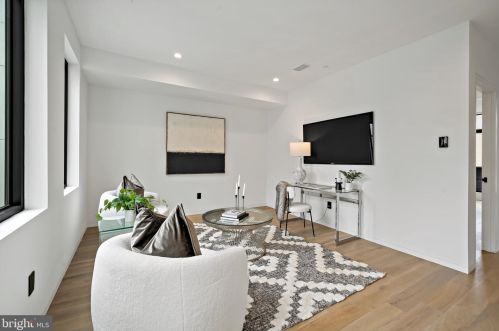 1355 Kater St, Philadelphia PA 19147-1817 exterior