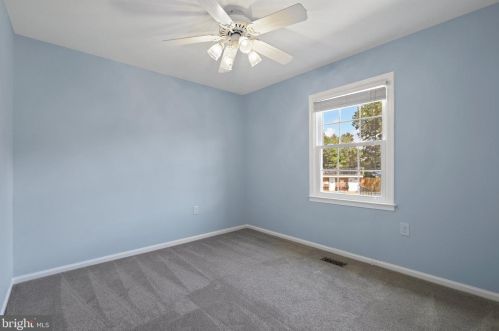 8284 Clifton Farm Ct, Alexandria VA  22306-3265 exterior