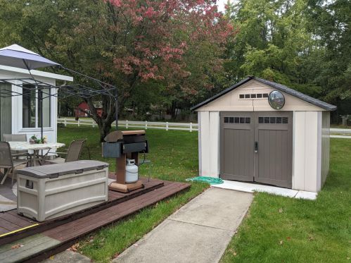 4094 Latas Ln, Meskegon MI 49442-6835 exterior