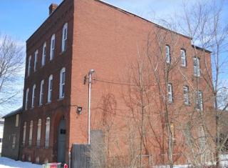 56 Pine St, Holyoke, MA 01040-4106