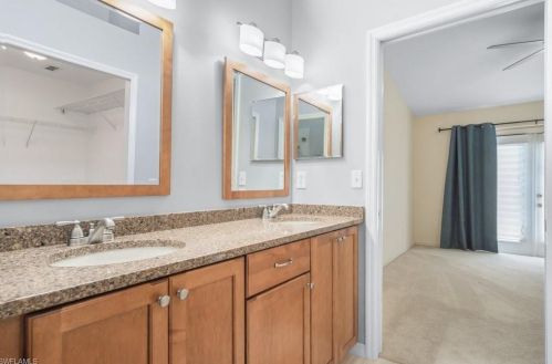 5454 Whitten Dr, Naples FL 34104-5302 exterior