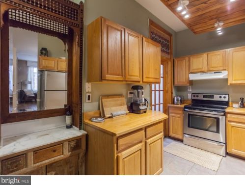 241 Bainbridge St, Philadelphia PA 19146-2034 exterior