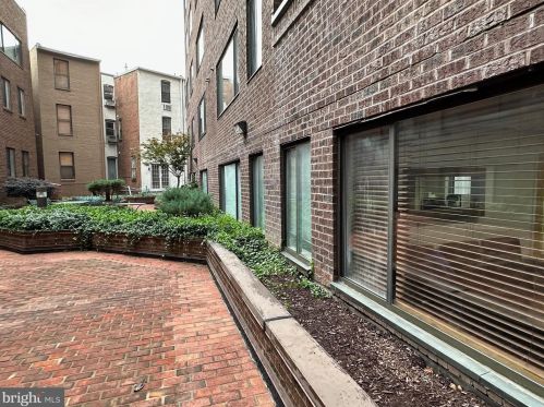 3 Washington Cir, Washington DC  20037-2326 exterior