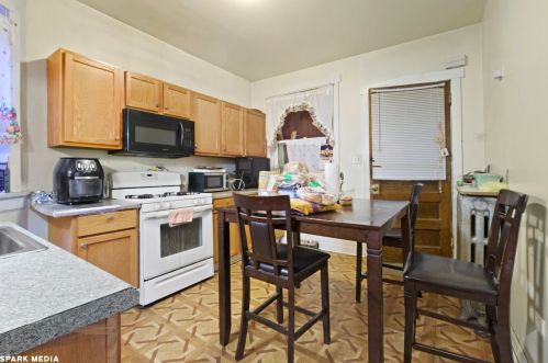 2435 Drake Ave, Chicago IL 60647-2413 exterior