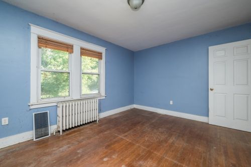 5735 Pocusset St, Pittsburgh PA 15217-2218 exterior