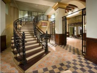 2650 Cedar Springs Rd, Dallas TX  75201-1495 exterior