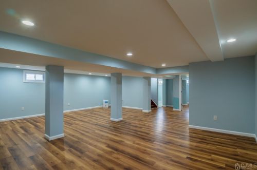 131 Bernard Ave, Edison NJ 08837-3036 exterior