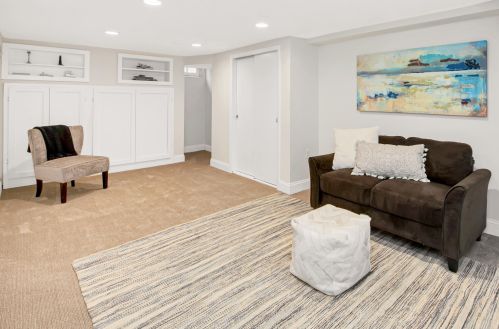 5537 Bay Rdg Ave, Milwaukee WI 53217-5104 exterior