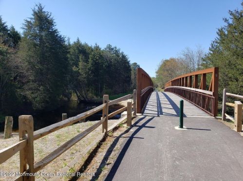 660 Berkeley Ave, Berkeley Township NJ 08721-3703 exterior