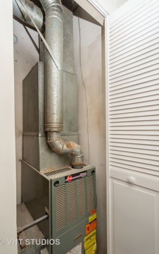 3252 Wabansia Ave, Chicago IL 60647-4937 exterior