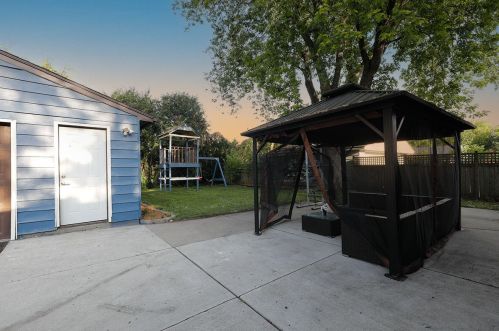 7046 58, Milwaukee WI 53218-4247 exterior