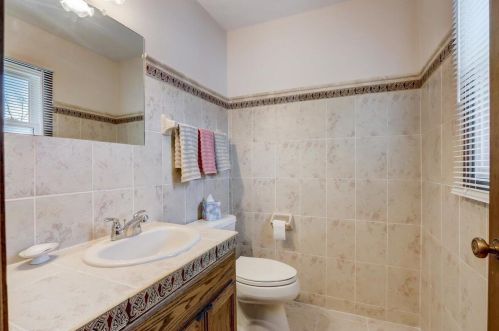 5826 14th St, Milwaukee WI 53221-5001 exterior