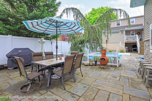 2215 Middle Ave, Point Pleasant Beach NJ 08742-5138 exterior