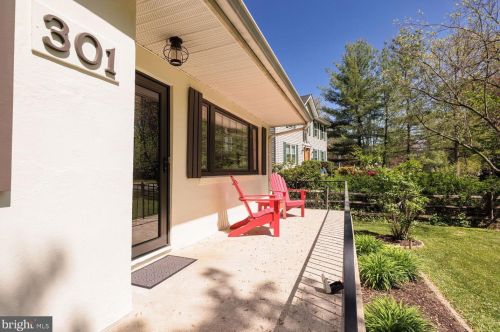 301 Dennis Ave, Silver Spring, MD 20901-1702