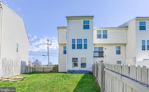 834 Blossom Dr, Hanover PA  17331-2073 exterior