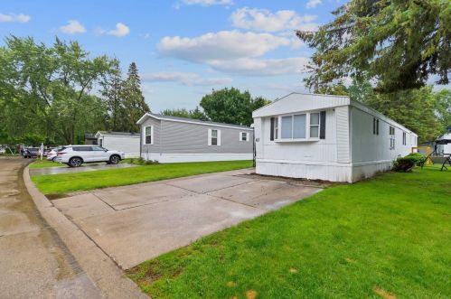 63 Mirabeau Dr, Rochester, MI 48307-2479