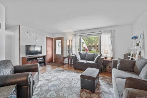 24 Tamarack Hl Dr, Poughkeepsie NY 12603-1112 exterior