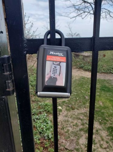 1226 Jarvis Ave, Chicago IL 60626-2008 exterior