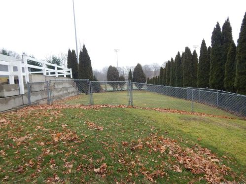 38 Concord Ave, Milford CT 06460-4111 exterior