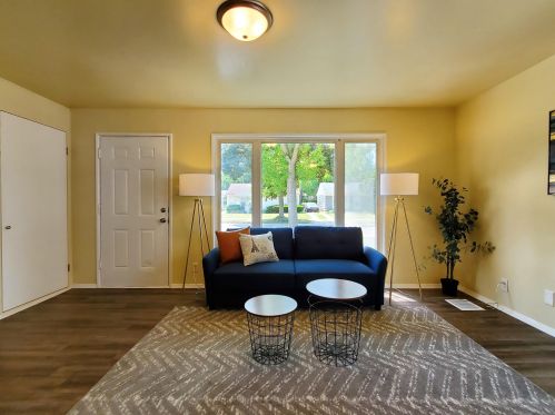 3746 61, Milwaukee WI 53216-2150 exterior