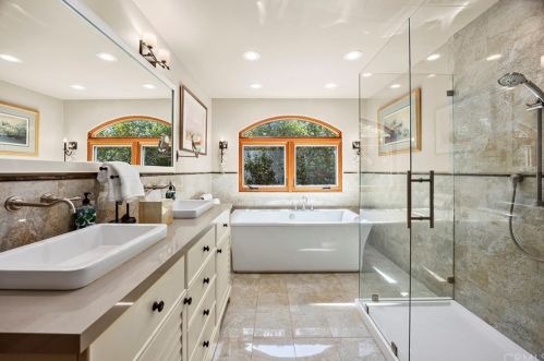 1028 Crestview Dr, Fullerton CA 92833-2203 exterior