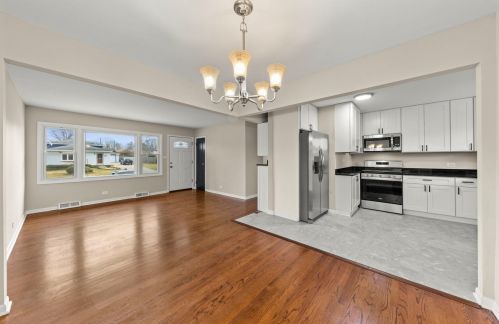 794 Lombard St, Elmhurst IL  60126-1762 exterior