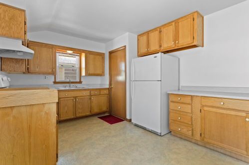 5300 Plainfield Ave, Milwaukee WI 53207-5048 exterior